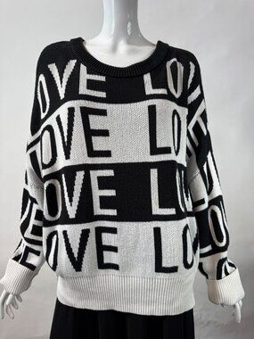 Soho Street Black & White Love Print Sweater Women’s Large Crewneck Knit Pullove